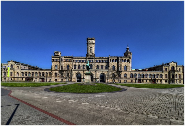 Foto des Hauptgebäudes der Leibniz Universität Hannover (Welfenschloss)